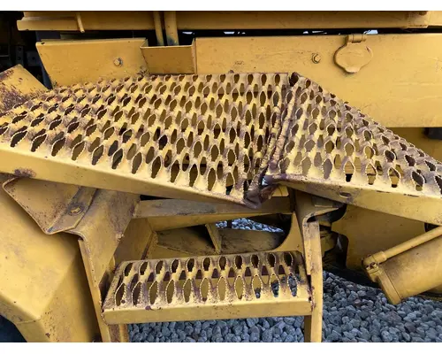 Volvo L90B Equip Step