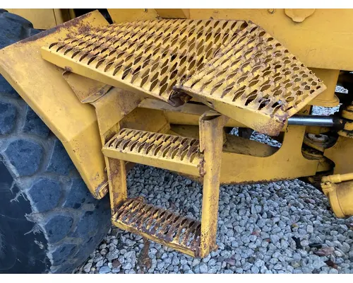 Volvo L90B Equip Step