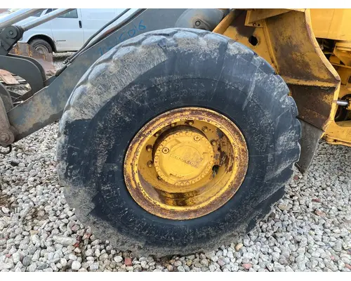 Volvo L90B Equip Tire and Rim