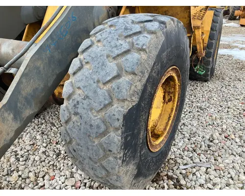 Volvo L90B Equip Tire and Rim