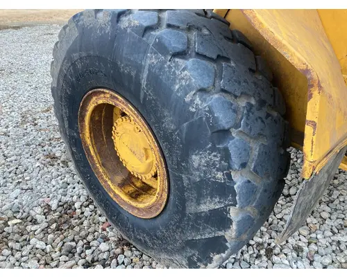 Volvo L90B Equip Tire and Rim