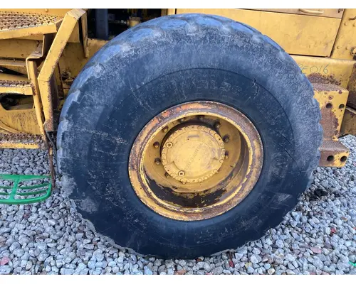 Volvo L90B Equip Tire and Rim