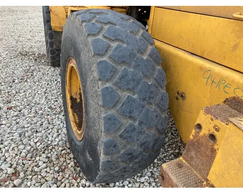 Volvo L90B Equip Tire and Rim