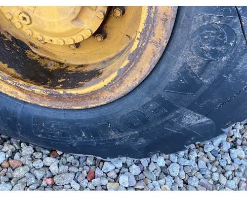Volvo L90B Equip Tire and Rim