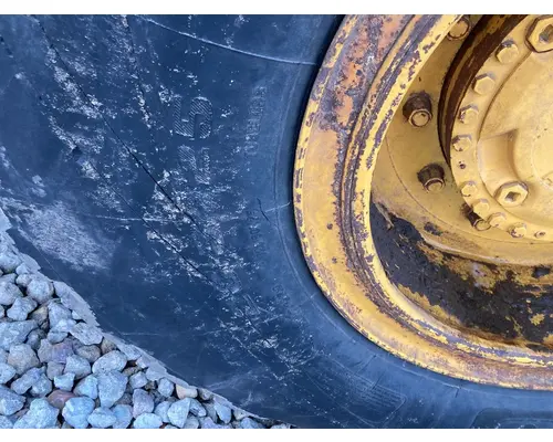 Volvo L90B Equip Tire and Rim