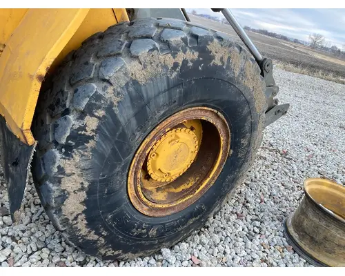 Volvo L90B Equip Tire and Rim