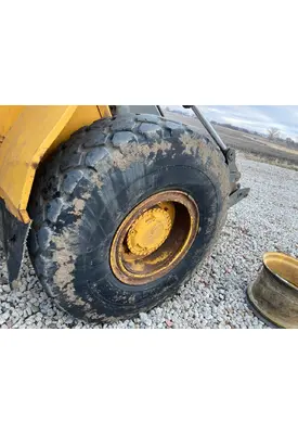 Volvo L90B Equip Tire and Rim