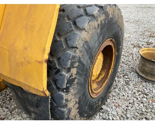 Volvo L90B Equip Tire and Rim
