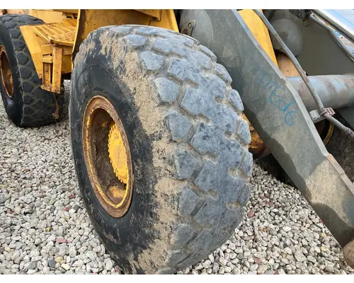 Volvo L90B Equip Tire and Rim