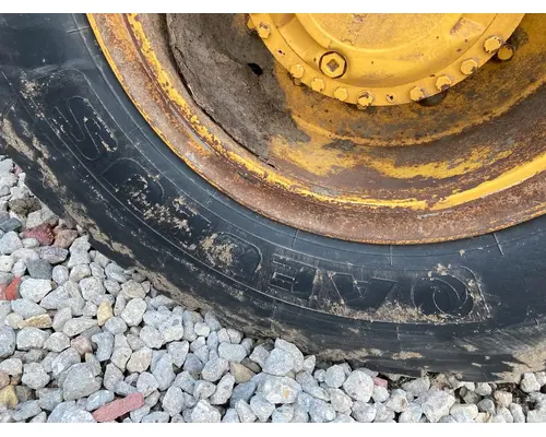 Volvo L90B Equip Tire and Rim