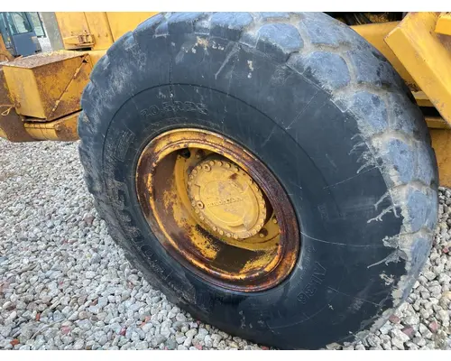 Volvo L90B Equip Tire and Rim