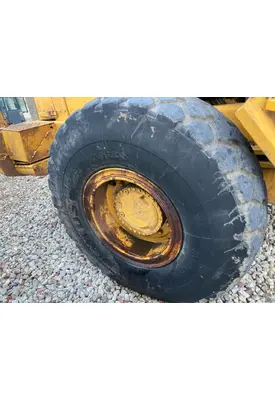 Volvo L90B Equip Tire and Rim