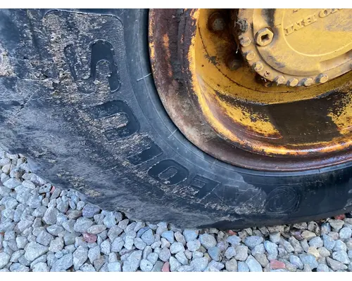 Volvo L90B Equip Tire and Rim