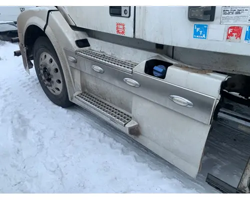 Volvo VNL 780 Side Fairing