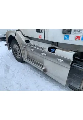 Volvo VNL 780 Side Fairing