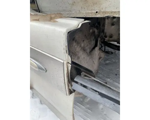Volvo VNL 780 Side Fairing