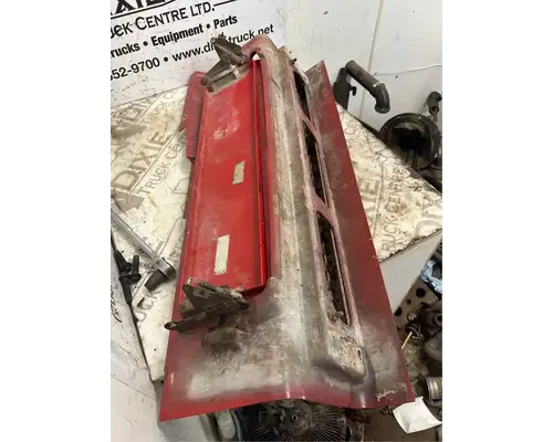 Volvo VNL64T Side Fairing