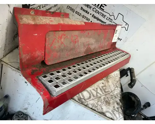 Volvo VNL64T Side Fairing