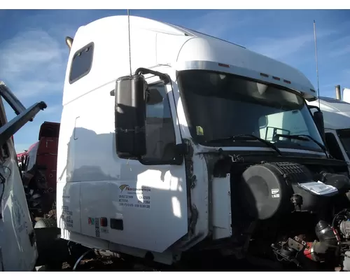 Volvo VNL660 Cab