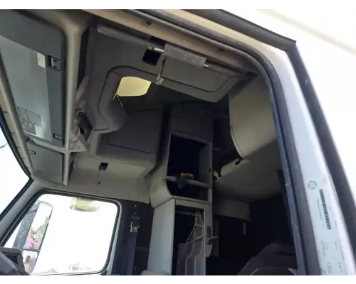 Volvo VNL660 Cab