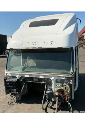 Volvo VNL670 Cab