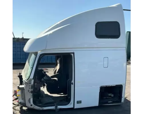 Volvo VNL670 Cab