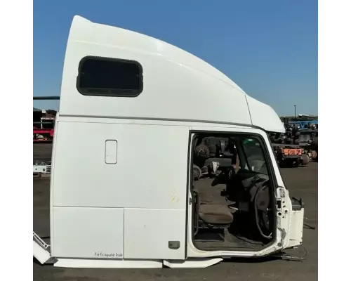 Volvo VNL670 Cab