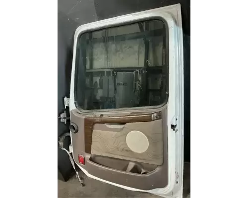 Volvo VNL670 Door Assembly, Front