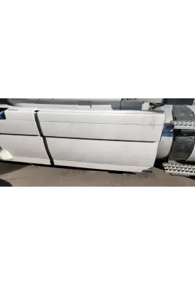 Volvo VNL670 Side Fairing