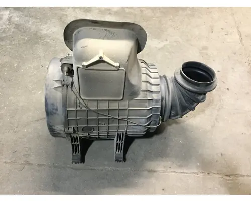 Volvo VNL Air Cleaner