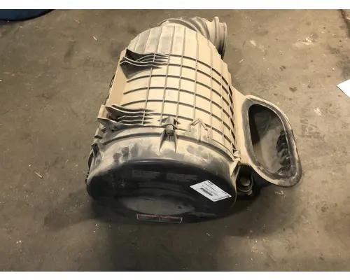 Volvo VNL Air Cleaner