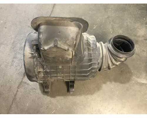 Volvo VNL Air Cleaner