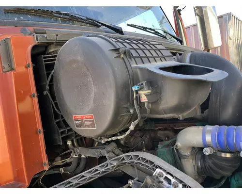 Volvo VNL Air Cleaner