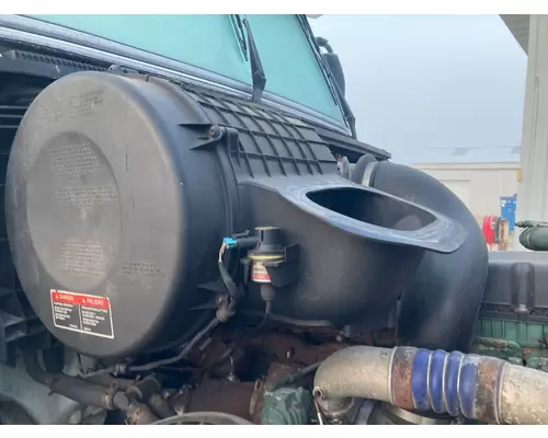 Volvo VNL Air Cleaner