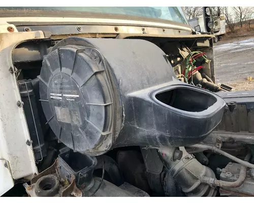 Volvo VNL Air Cleaner