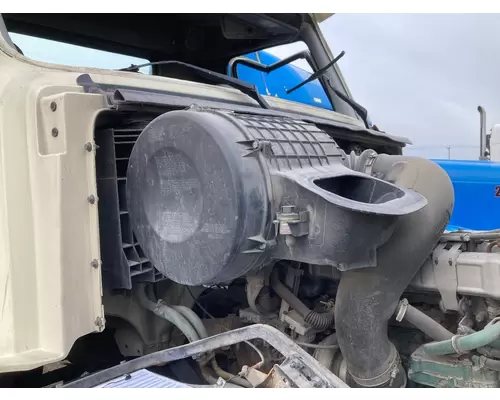 Volvo VNL Air Cleaner