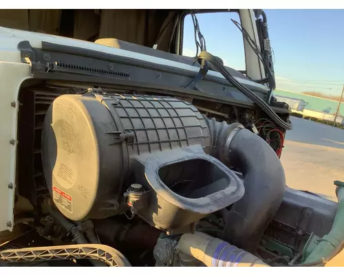 Volvo VNL Air Cleaner