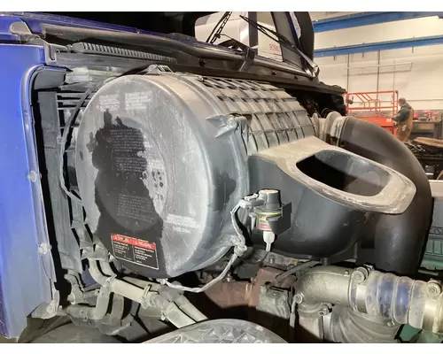 Volvo VNL Air Cleaner