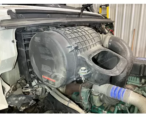 Volvo VNL Air Cleaner