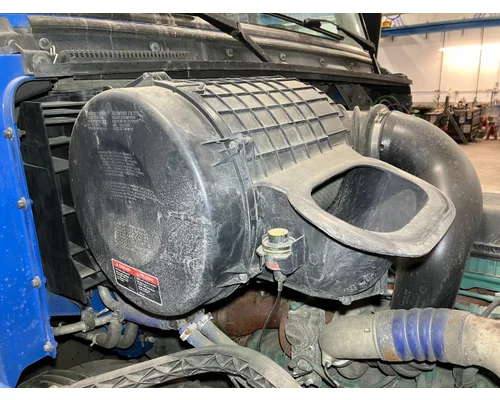 Volvo VNL Air Cleaner