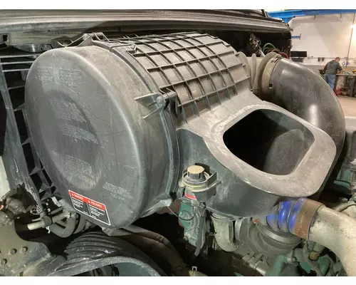 Volvo VNL Air Cleaner
