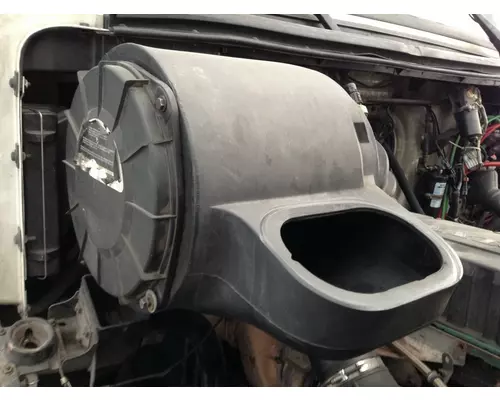 Volvo VNL Air Cleaner