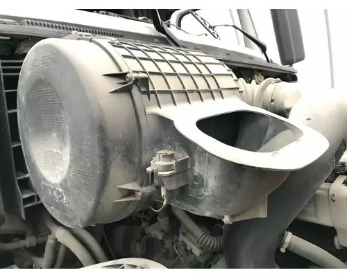 Volvo VNL Air Cleaner