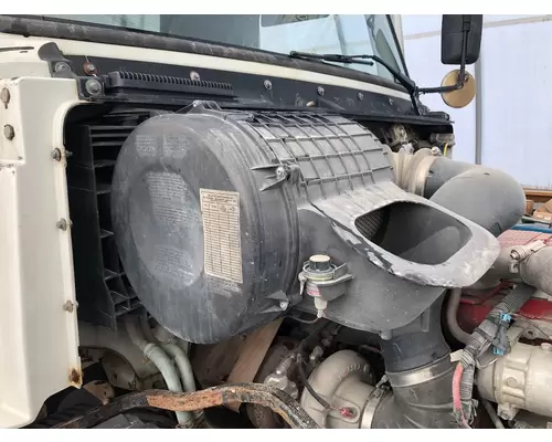 Volvo VNL Air Cleaner