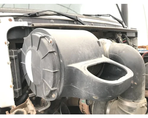 Volvo VNL Air Cleaner