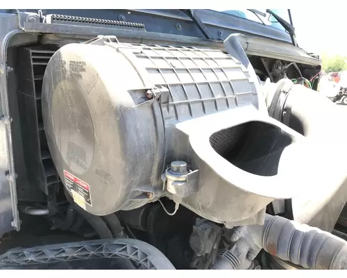 Volvo VNL Air Cleaner