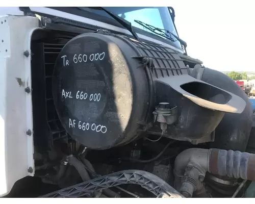 Volvo VNL Air Cleaner