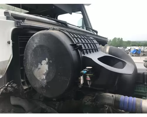 Volvo VNL Air Cleaner