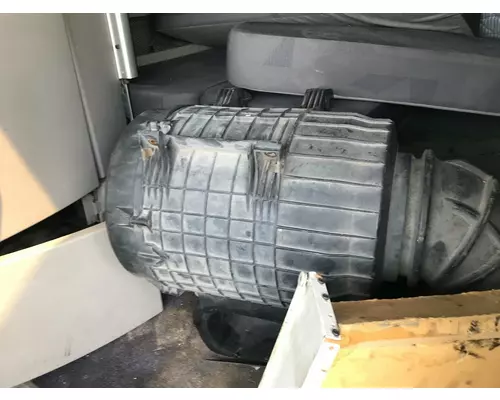 Volvo VNL Air Cleaner