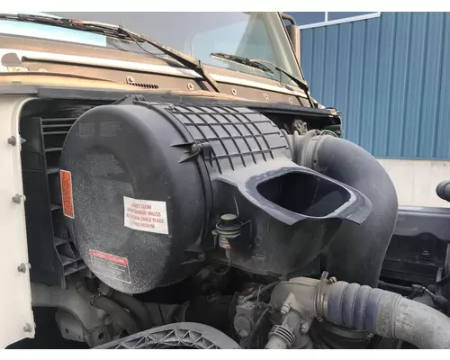 Volvo VNL Air Cleaner